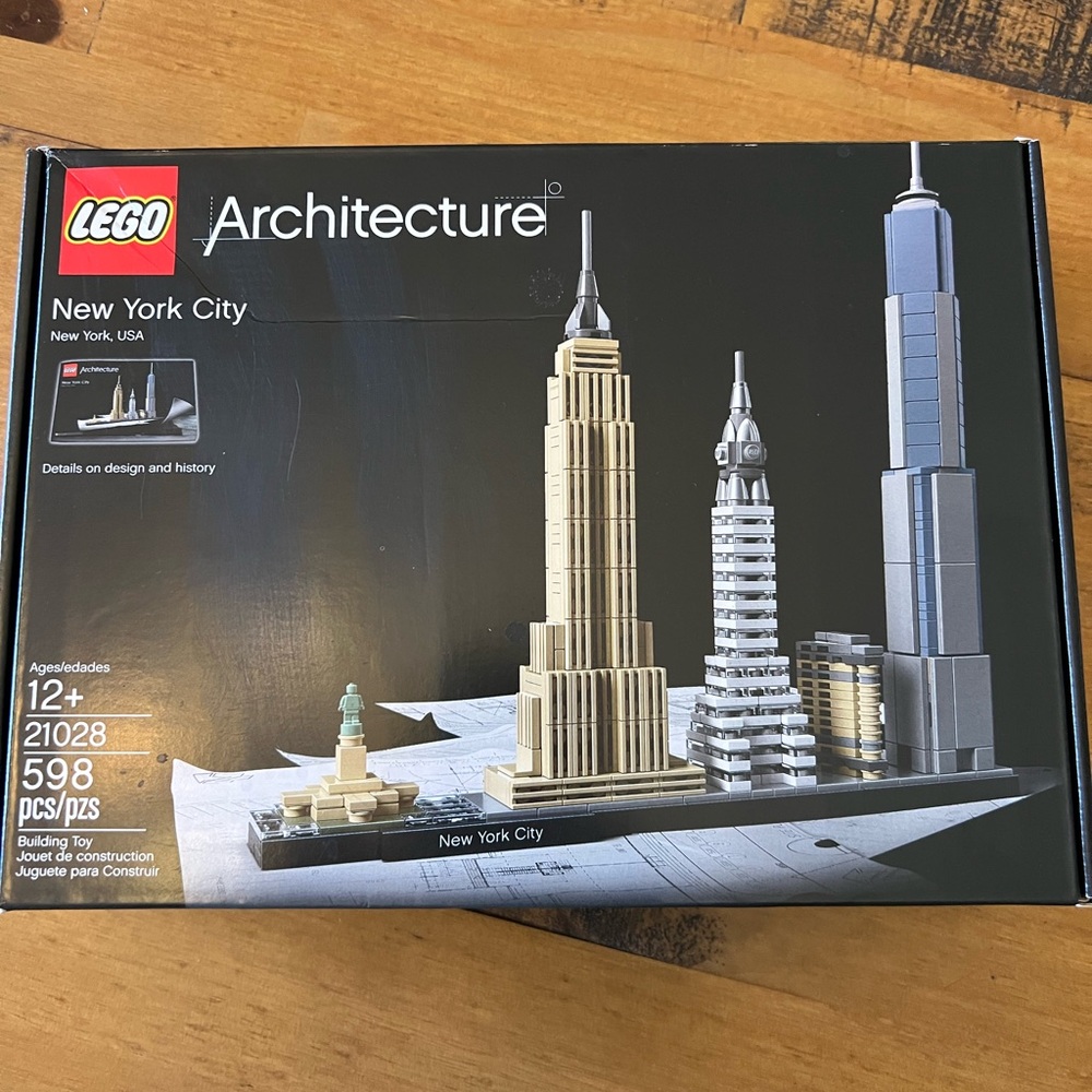 LEGO RETIRED Architecture New York City-Never been opened! Skyline Set